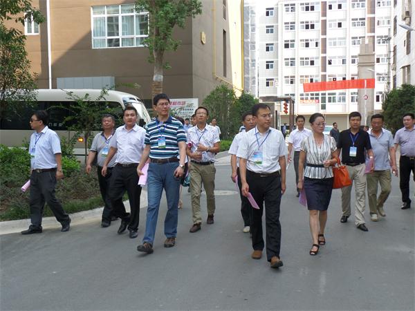 創(chuàng)園專家領(lǐng)導(dǎo)小組赴御公館小區(qū)視察 創(chuàng)園專家領(lǐng)導(dǎo)小組赴御公館小區(qū)視察